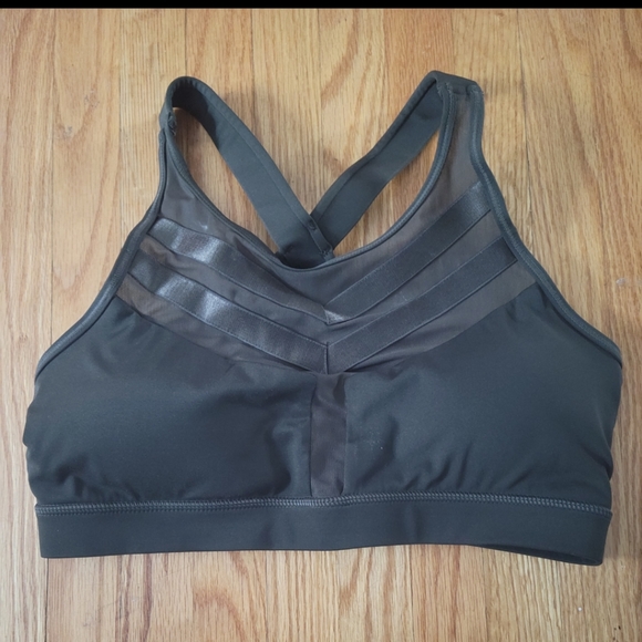 Queenieke sports bra size medium - Picture 3 of 4